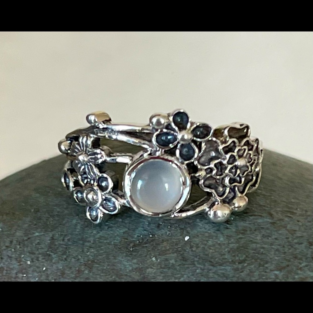 🌟 Moonstone Flower Ring